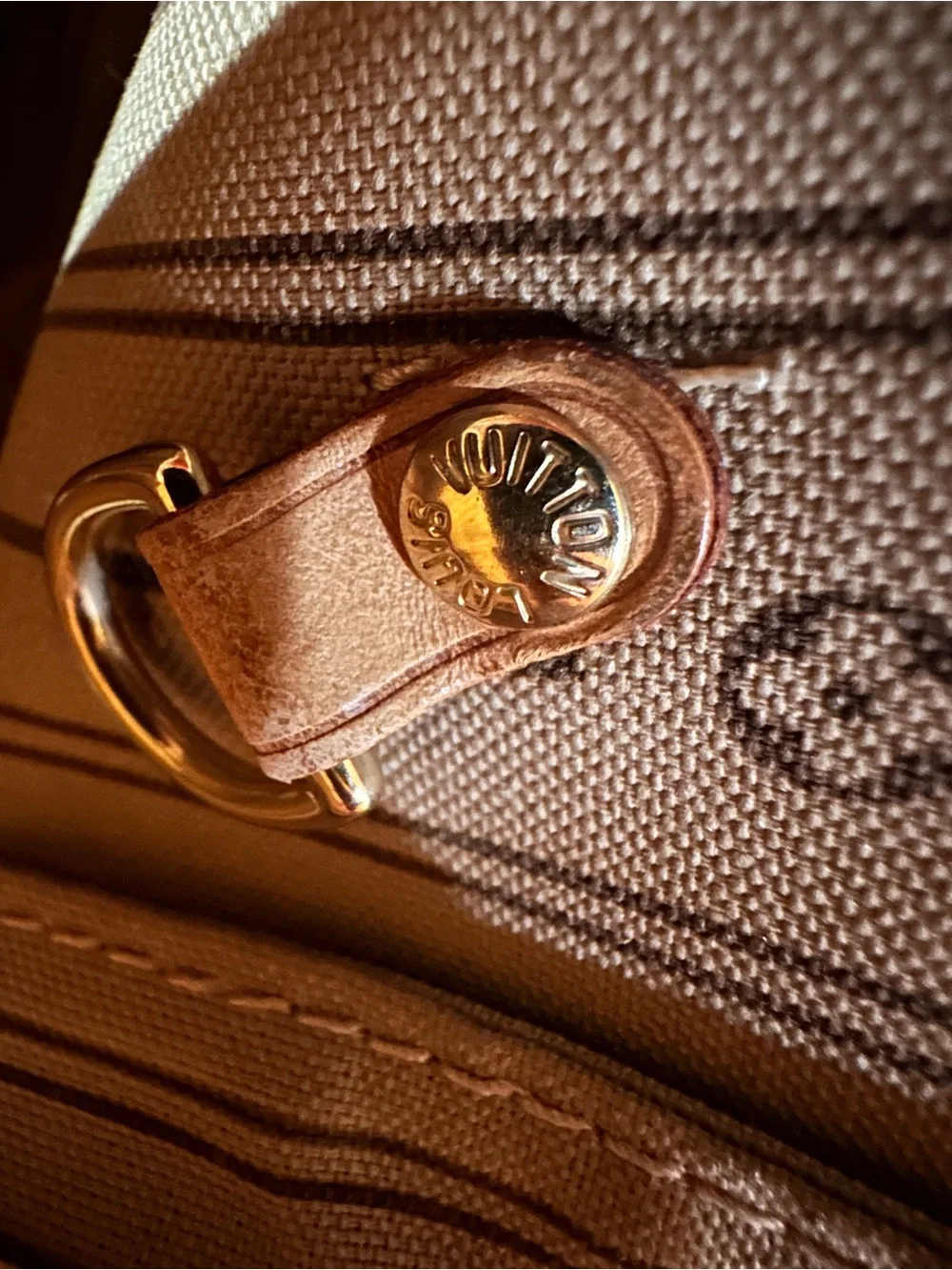 Authentic Louis Vuitton Neverfull Monogram Canvas Tote with Vachetta Trim - Picture 9 of 16